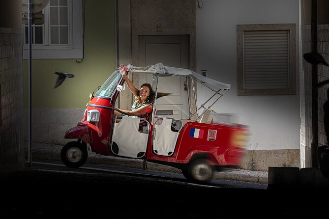 1 hour in Tuk Tuk to access the famous viewpoints of Lisbon - Key points to know before you go