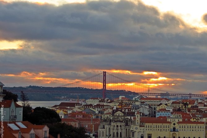 1 hour in Tuk Tuk to access the famous viewpoints of Lisbon - Elevador da Gloria: learning the city’s small wagon system