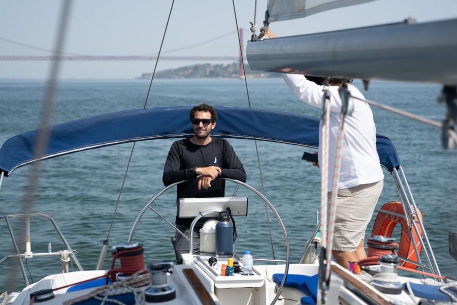 1 Hour Private - Lisbon: Sailing Tour With Wine and History - Who Should Book This Lisbon Wine and History Sail