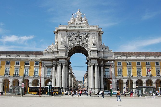 1 to 8 person private tour of Lisbon & Belém & Jerónimos - Alfama and Chiado: real streets, different vibes