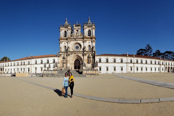 10h guided tour of Fátima Óbidos Nazaré Batalha and Alcobaça - Meeting point at Hard Rock Cafe, plus the morning rhythm