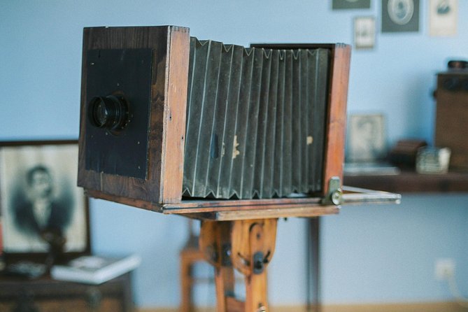 19th Century Photography Experience - Your portrait prep: choosing size and using period clothing