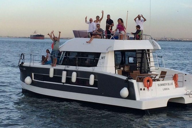 1H power catamaran up to 18 people in Lisbon - The 25th April Bridge: why this stop is the money shot