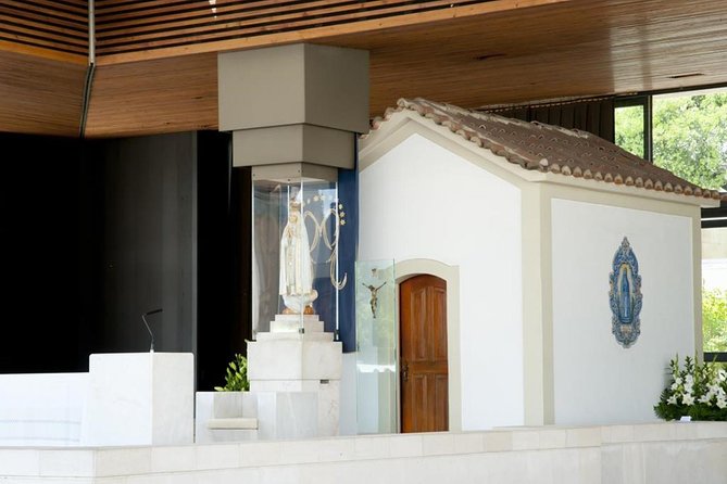2-Day Sacred Portugal Trip: Fátima, Batalha, Nazaré and Óbidos, from Lisbon - Nazaré and Óbidos: Coast Air, Then Medieval Streets