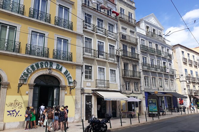 2-hour city tour of Lisbon's highlights - Bica Funicular and Miradouro de Santa Catarina, where the best photos meet real views