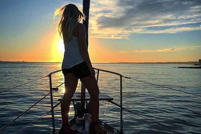 2 Hour Lisbon Sunset and Wine Sailing Tour - Why a Lisbon sunset sail beats another night out