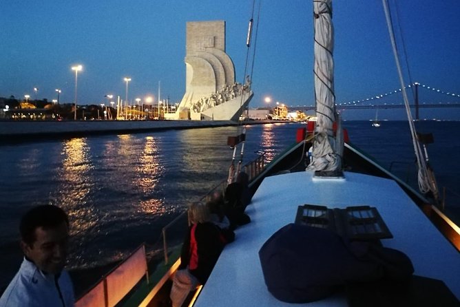 2-Hour Lisbon Traditional Boats Sunset Cruise with White Wine - Commentary in English: how to get the most out of the stories