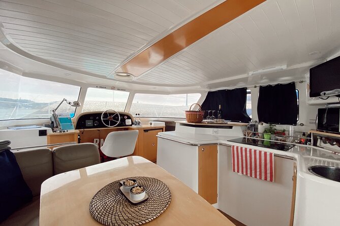 2H Lisbon Private Luxury Catamaran Tour with Welcome Drink - Why This 2-Hour Private Catamaran Works So Well in Lisbon