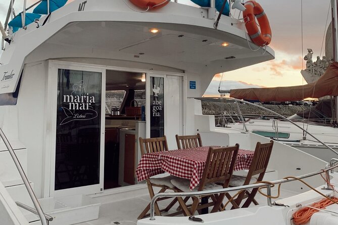 2H Lisbon Private Luxury Catamaran Tour with Welcome Drink - Meeting at Royal Marine in Doca de Belém, Then Getting Settled