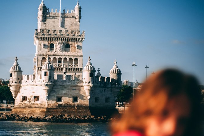 2h Private Group - Exclusive Boat Tour with Local Sailors - Your Welcome Drink: A Small Detail That Sets the Tone