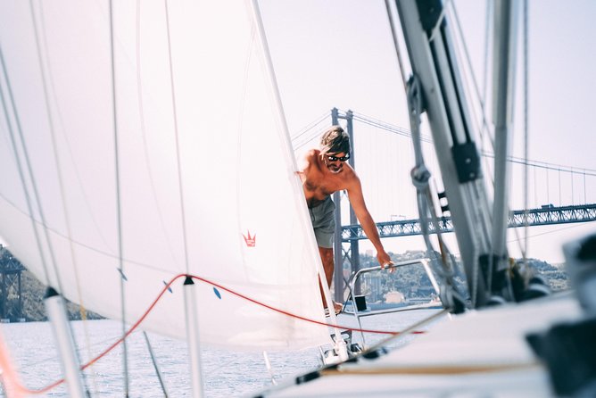 2h Private Group - Exclusive Boat Tour with Local Sailors - Belém Tower and Lisbon’s Monument Zone