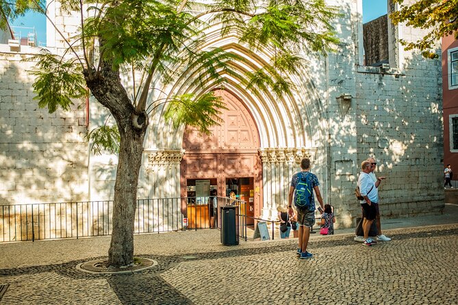3-Hour Private Guided Walking Tour of Lisbon - Alfama plus Lisbon Cathedral, two kinds of Lisbon beauty