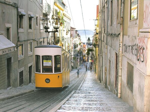 3 Hours Tuk Tuk Tour - Lisboa beyond the guidebooks - Key things that make this tuk tuk tour worth your time