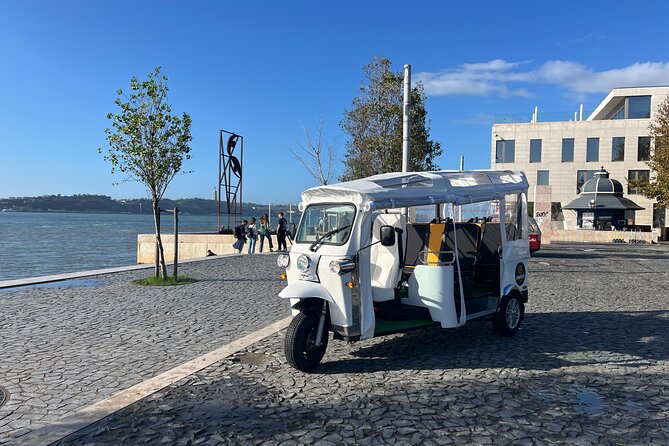 3h30 Tour | Lisbon Essentials: See, Taste and Learn with a Local - Pink Street, Bairro Alto, and Cais do Sodré at two tempos