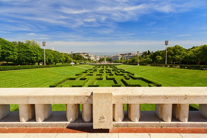 4-Hour Private Lisbon Highlights Tour - Ponte 25 de Abril: The Bridge, the Revolution, and the Name Change