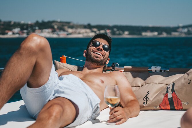 4 Hours Private Tour with Dives in Catamaran in Lisbon - 4 hours of Lisbon, done the easy way from Doca de Belém