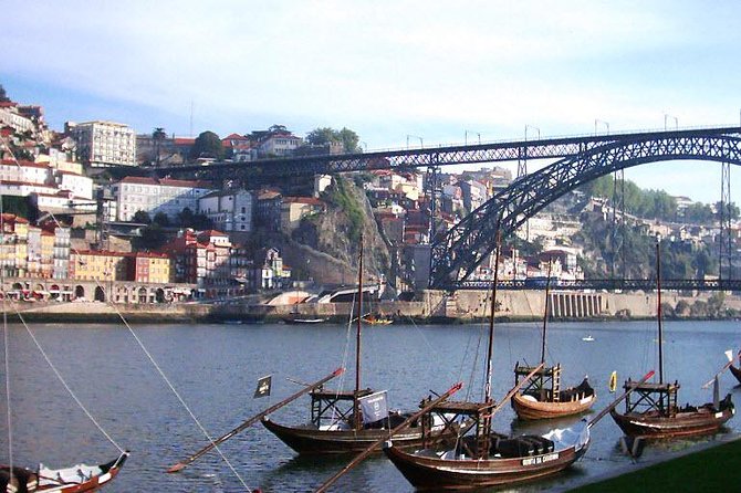 6-Day North Portugal Tour: Porto, Braga, Fátima, Coimbra, Guimaraes, Aveiro and Batalha, from Lisbon - Batalha, Alcobaça and Fátima: Gothic and pilgrimage with real-world dress rules