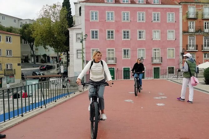 7 Hills and 14 Viewpoints - Lisbon E-Bike Tour - Stop 2: Largo do Carmo and the Carmo Convent ruins vibe