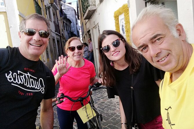 7 Hills and 14 Viewpoints - Lisbon E-Bike Tour - Stop 5: Graça viewpoint and the São Jorge angle