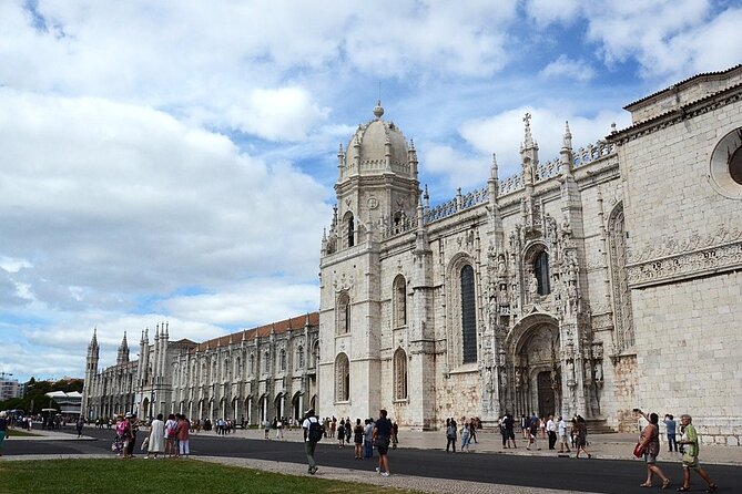 A Journey Through Lisbon - Classic Tour - Miradouro Da Senhora Do Monte: start with the big view