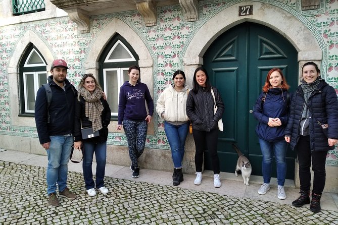 Alfama and Mouraria Tour - The oldest neighbourhoods in Lisbon - Stop 1: Finding the guide by King Jose I, then setting the tone