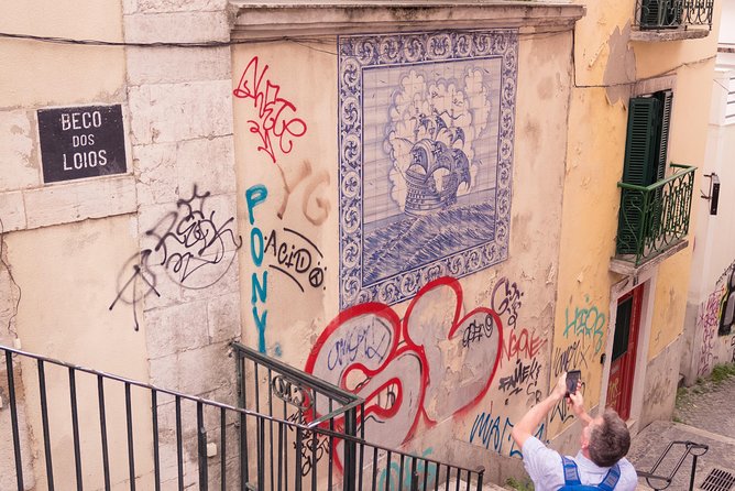 Alfama Photo Walk – Lisbon Photography Experience Led by a Local - Stop 3: Miradouro de Santo Estêvão for wide rooftop and river views