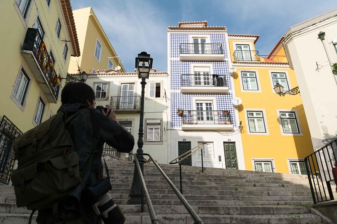 Alfama Photo Walk – Lisbon Photography Experience Led by a Local - Stop 5: Lisbon Cathedral for dramatic light and architectural close-ups