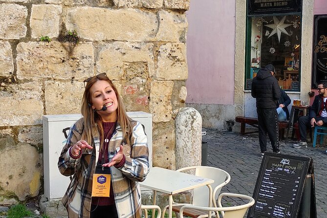 Alfama Tour in Lisbon Old Town - Stop 4: Largo de São Rafael, old wall atmosphere