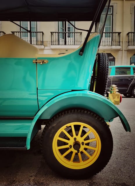 Antique Car Tour - Lisbon Cathedral to Portas do Sol: First-Time Orientation Without the Stress