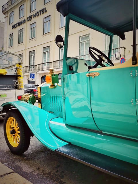 Antique Car Tour - Pickup and a Chill Small-Group Rhythm
