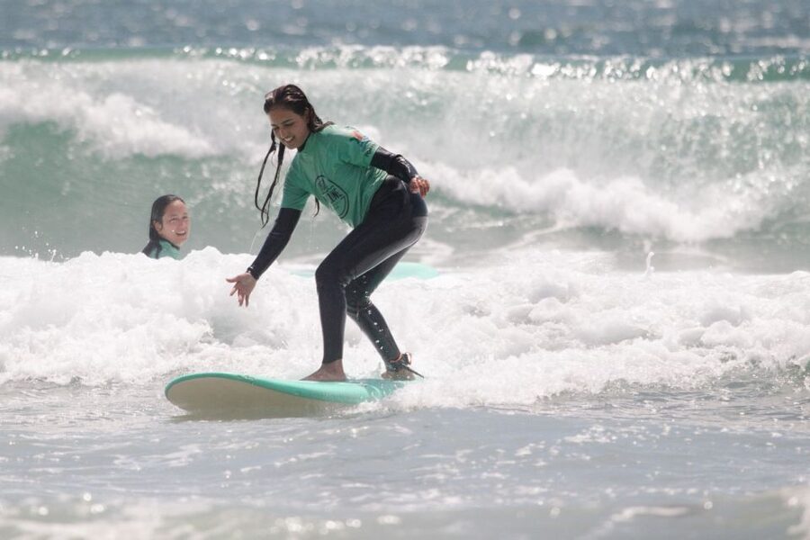 Aulas de Surf/Surf Lesson - Lisboa - Your 2-Hour Flow: Theory, Warm-up, Surf Practice, Stretches