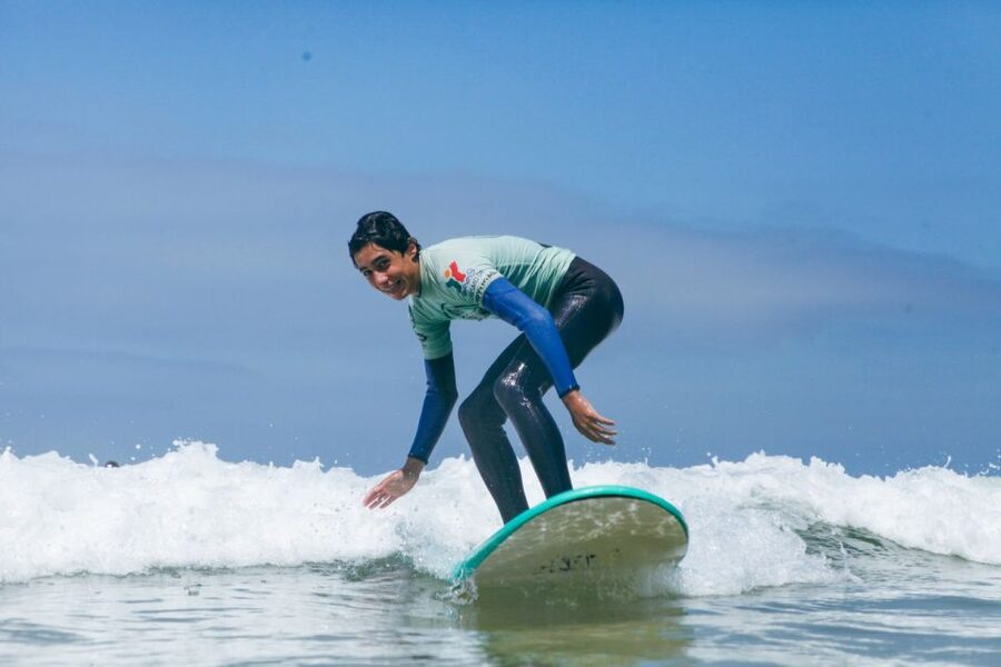 Aulas de Surf/Surf Lesson - Lisboa - The Coaching Style and Why the Vibe Gets You Moving