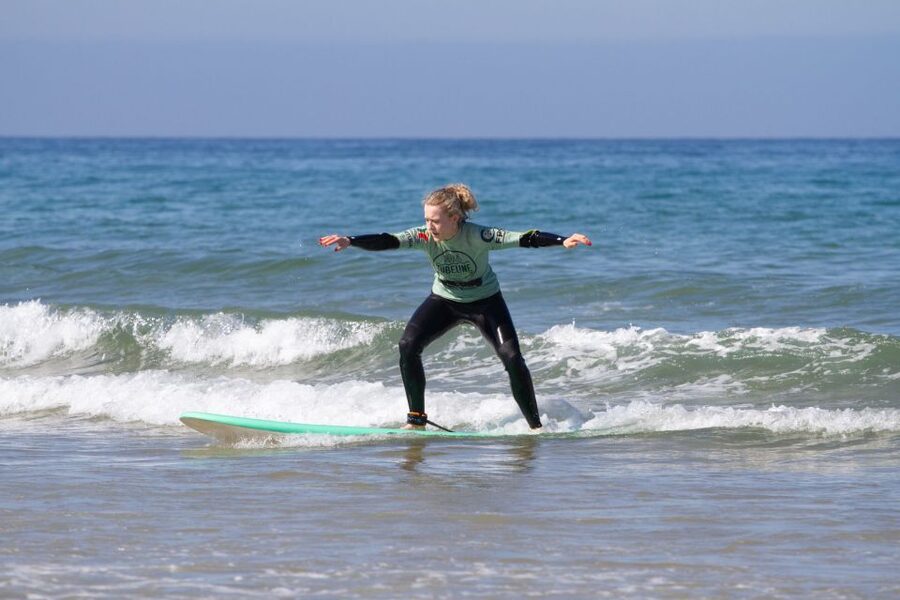 Aulas de Surf/Surf Lesson - Lisboa - Getting Picked Up in Lisbon and What Small-Group Means for You