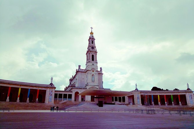 Batalha, Alcobaça, Óbidos, Fátima & Nazaré Private Tour - Getting from Lisbon: pickup, comfort, and a 10-hour pace