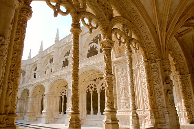 Belem Private Day Trip: History, Heritage & Local Tasting - Meeting outside A Padaria Portuguesa, then getting your bearings