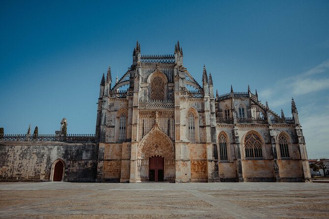 Best Fátima, Óbidos, Nazaré & Batalha Tour From Lisbon - Óbidos inside the walls: walking lanes, ramparts, and ginjinha