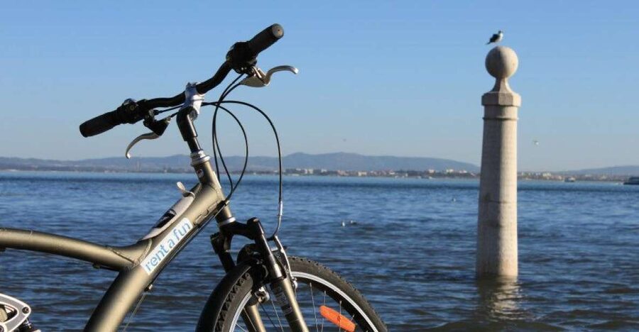 Bicycle Rental in Lisbon - Starting at R. Jardim do Tabaco, and then getting out of the city fast