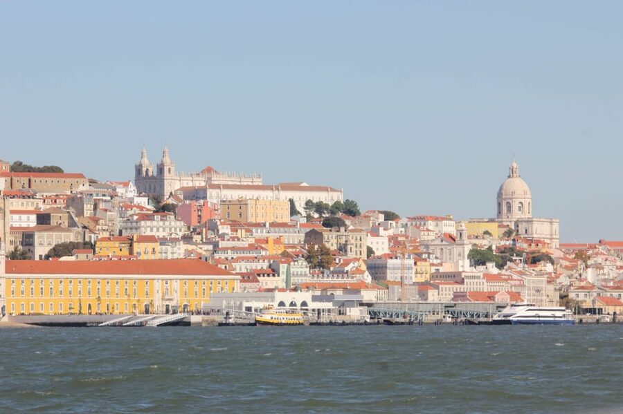 ⛵Bluemotion Lisbon⛵: Sunset sailing tour in Tagus River - Comfort and what to bring for a smooth, not-soggy evening