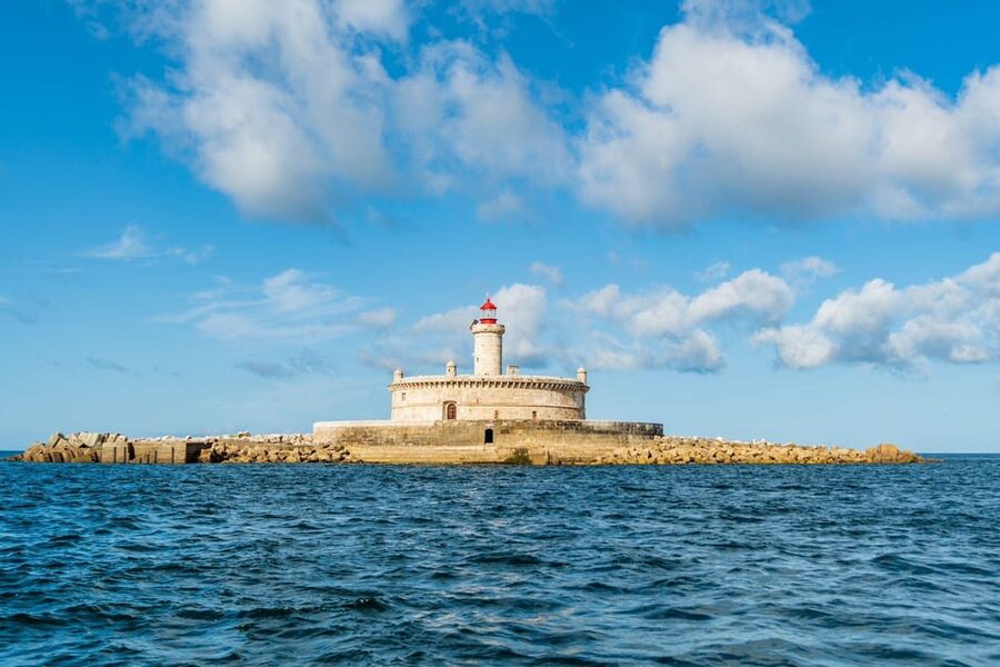 Boat tour: charming Cascais Coast to Lisbon lighthouse - Why this Cascais-to-Lisbon lighthouse cruise works so well