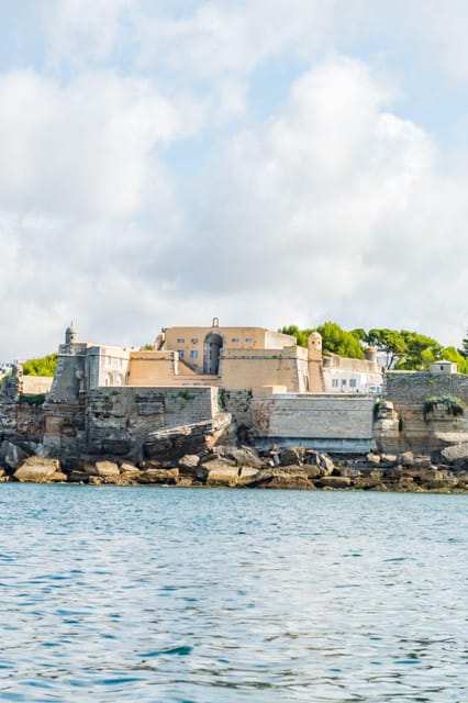 Boat tour: charming Cascais Coast to Lisbon lighthouse - Meeting at Cascais Marina and what to do when you arrive