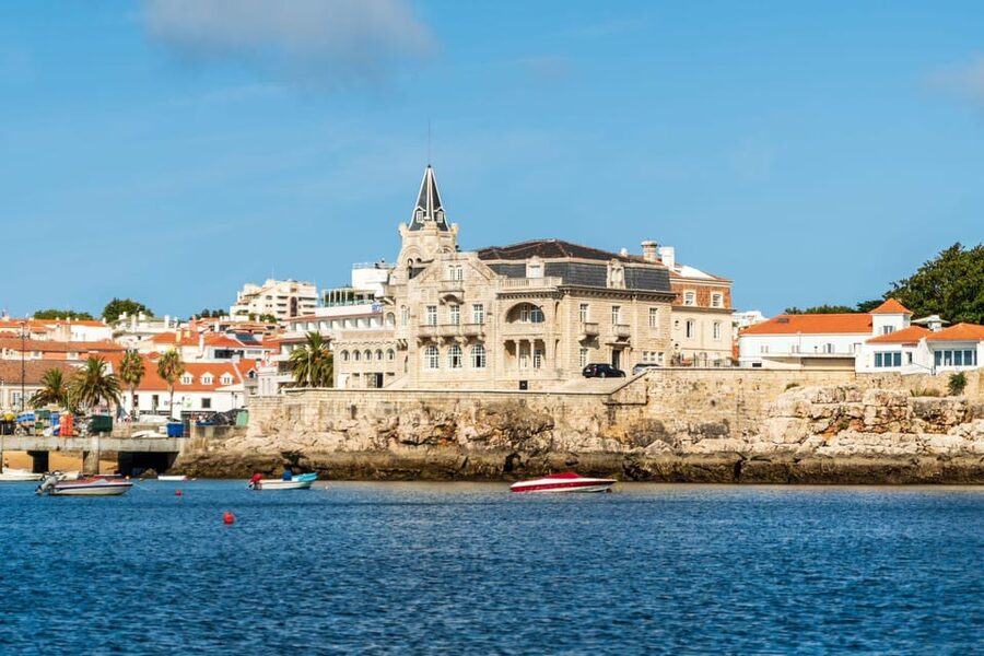 Boat tour: charming Cascais Coast to Lisbon lighthouse - The Tagus transition: sea and river in one clear view