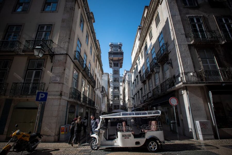 Burguês: Lisbon City Center Private Tuk Tuk Tour - Igreja de São Roque: Portuguese Baroque, Up Close