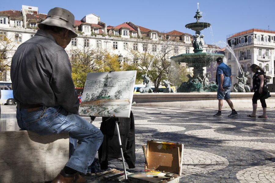 Burguês: Lisbon City Center Private Tuk Tuk Tour - Bairro Alto by Daylight, Then the Night Switch