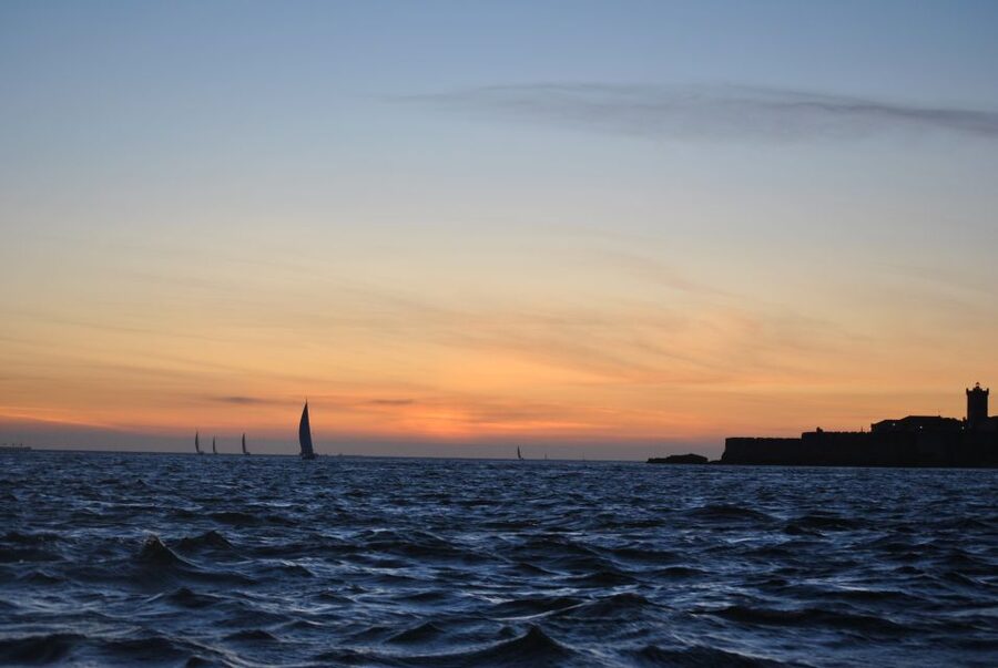 Cascais: 2-Hour Sunset Cruise - Meeting at Marina de Cascais, then settling into yacht time