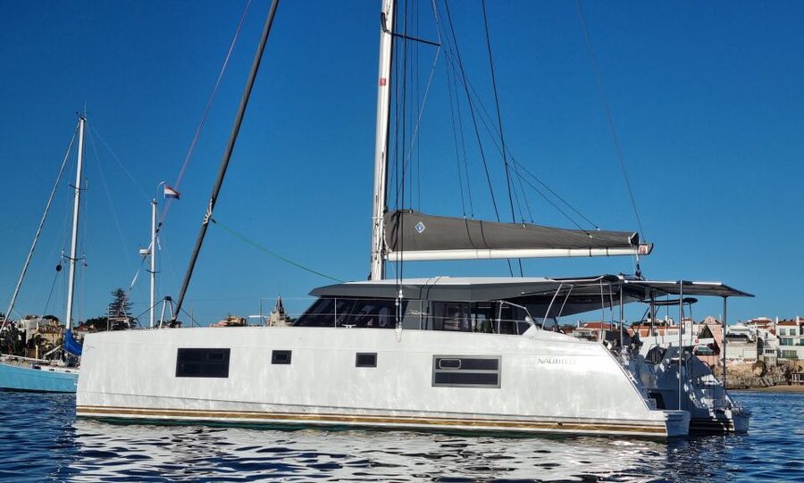 Cascais:Luxury Private Sailing Catamaran Cruise with a Drink - Live commentary: turning a sail into a guided story