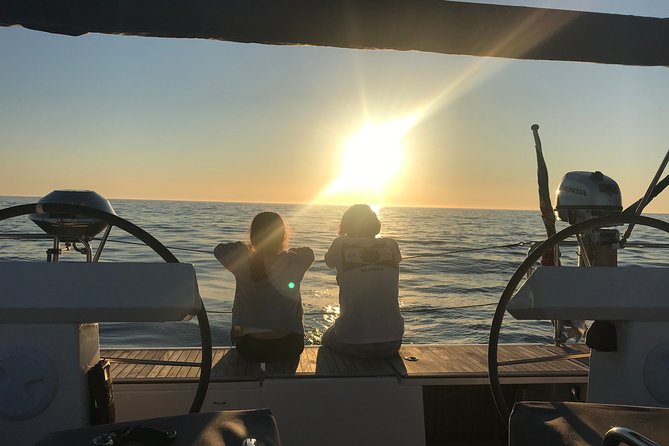 Cascais Private Luxury Sunset 2h Cruise with a drink - Estoril and Carcavelos: coastline variety in a short evening
