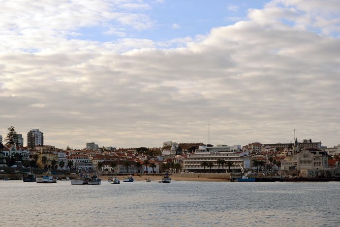 Cascais Private Sailing Cruise with a drink - Half day/full day - The crew experience: history facts, relaxed hosting, and names to remember