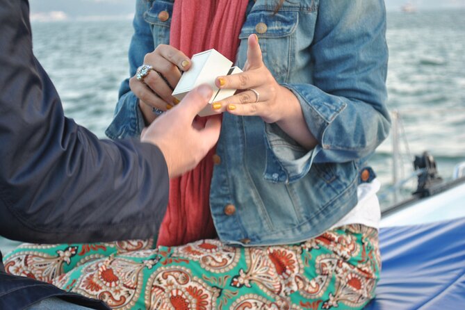 Cascais Romantic Luxury Private 2h Cruise with sparkling wine - Price and value for a private cruise up to 2