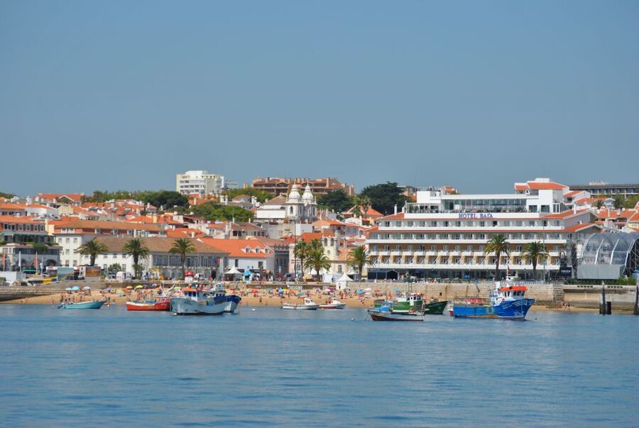 Cascais: Sailing Tour with Drink - Estoril, Parede, Carcavelos, Oeiras: where the swim-and-sun plan shines