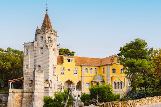 Cascais Scavenger Hunt and Sights Self-Guided Tour - Photo tasks: fun for couples, friends, and families